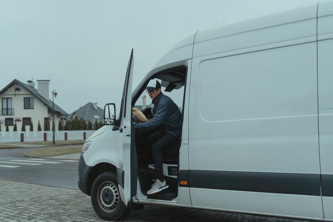 deliveroo X WHS Deliveroo to deliver for WH Smith