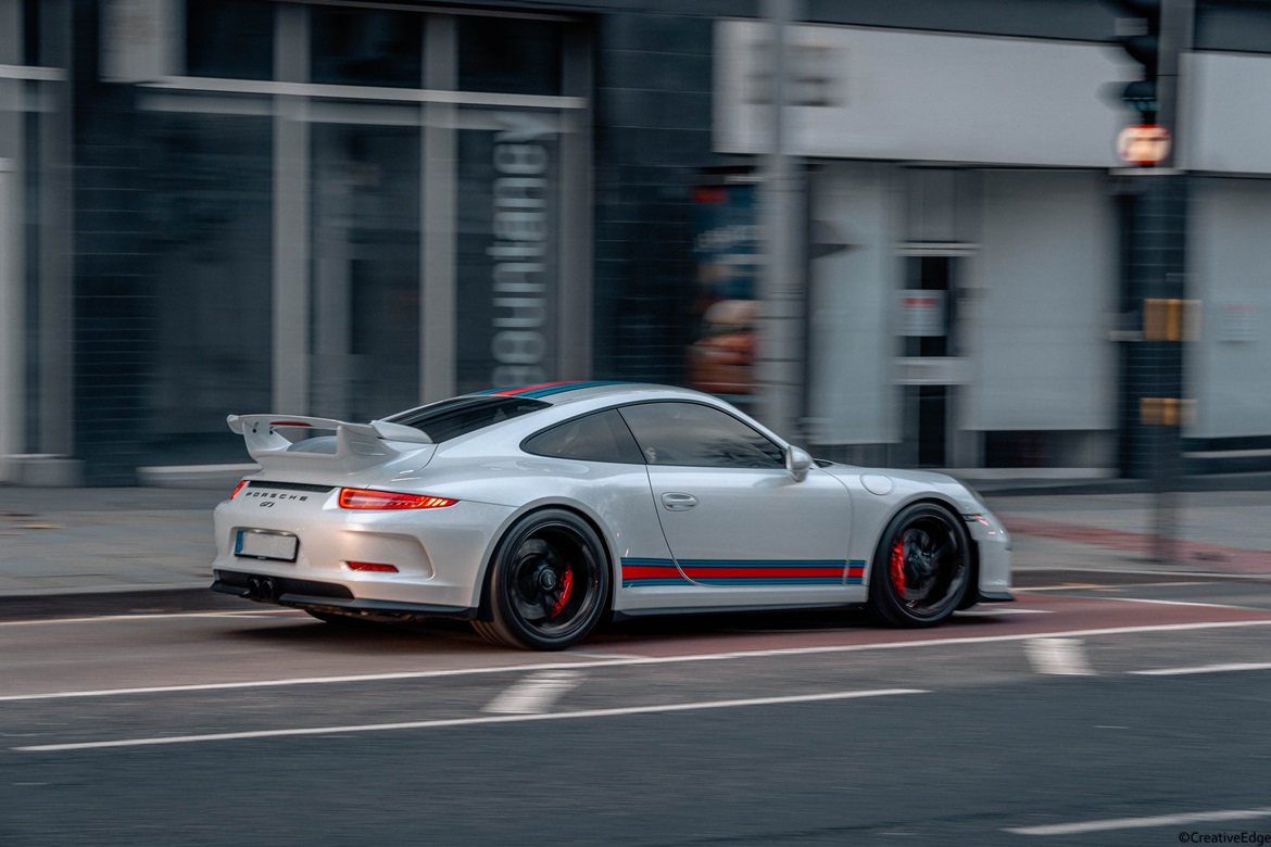 kaung-sithu-3gVdM92HeMk-unsplash porsche car