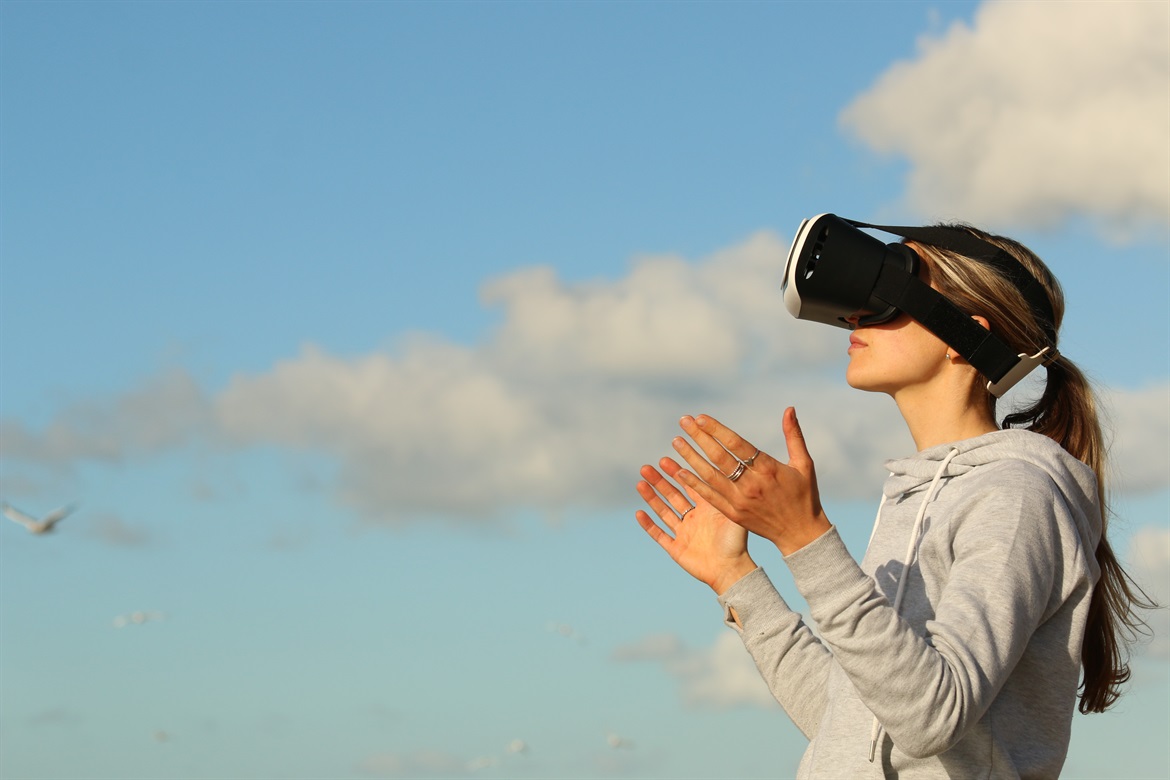 clouds-female-game-123335 clouds-female-game-123335