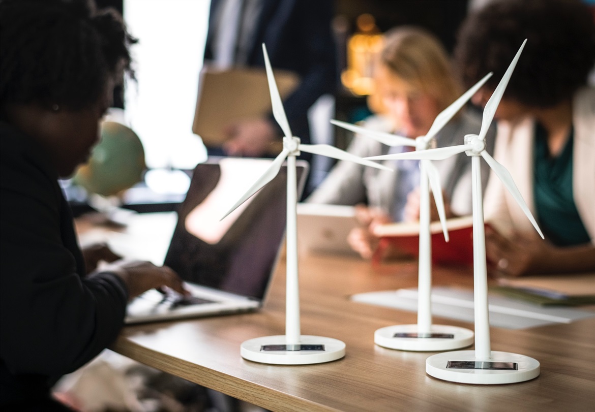 alternative-energy-blur-business-people-1076807